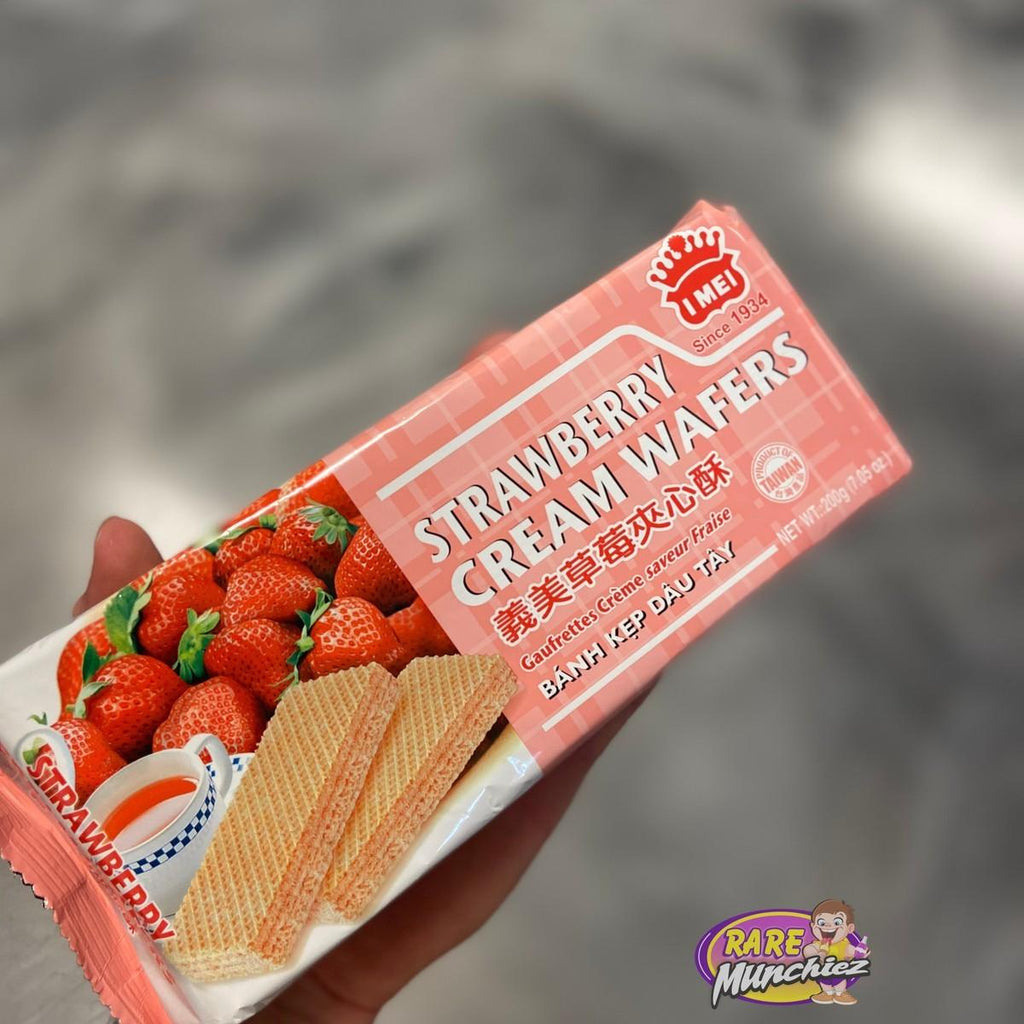 Strawberry cream wafers “Japanese edition” - RareMunchiez